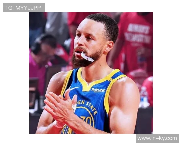 库里遭遇裁判争议再现两次明显21未吹怒火中烧牙套掉落引发热议 库里遭遇裁判争议再现两次明显21未吹怒火中烧牙套掉落引发热议